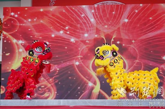 舞獅表演《金獅送?！?(2).jpg.jpg