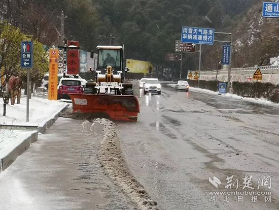 除雪工作仍在緊張進行_副本.jpg