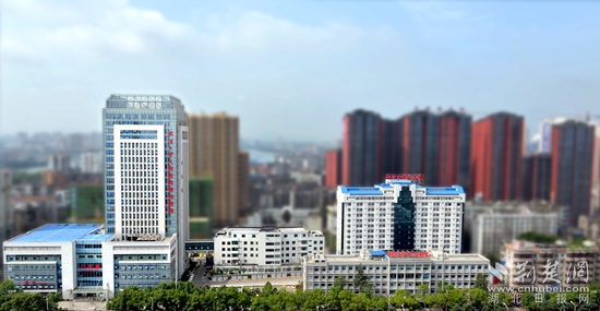 2016年1月，新門急診、外科大樓實(shí)現(xiàn)整體搬遷.jpg