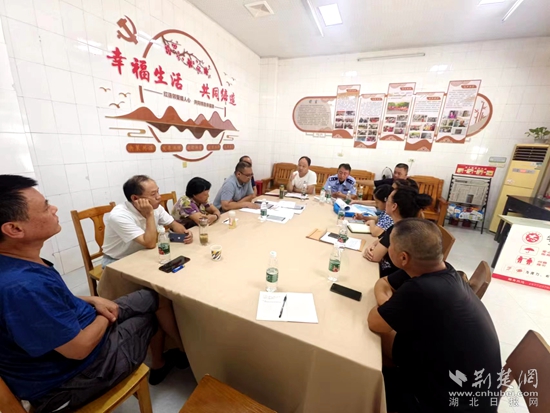社區(qū)召開(kāi)“五共”議事會(huì)，調(diào)解單元電梯加裝居民矛盾.jpg
