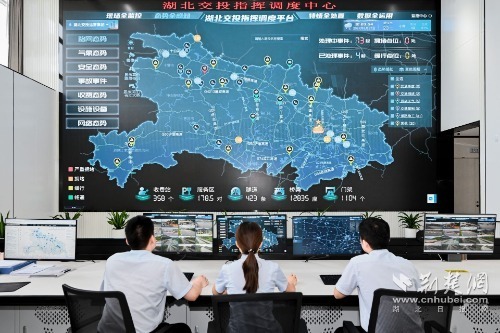 7.建成湖北交投智慧調(diào)度中心，接入全省6000多公里高速路段、1.5萬余路監(jiān)控視頻圖像，實(shí)現(xiàn)路網(wǎng)態(tài)勢全感知.jpg.jpg